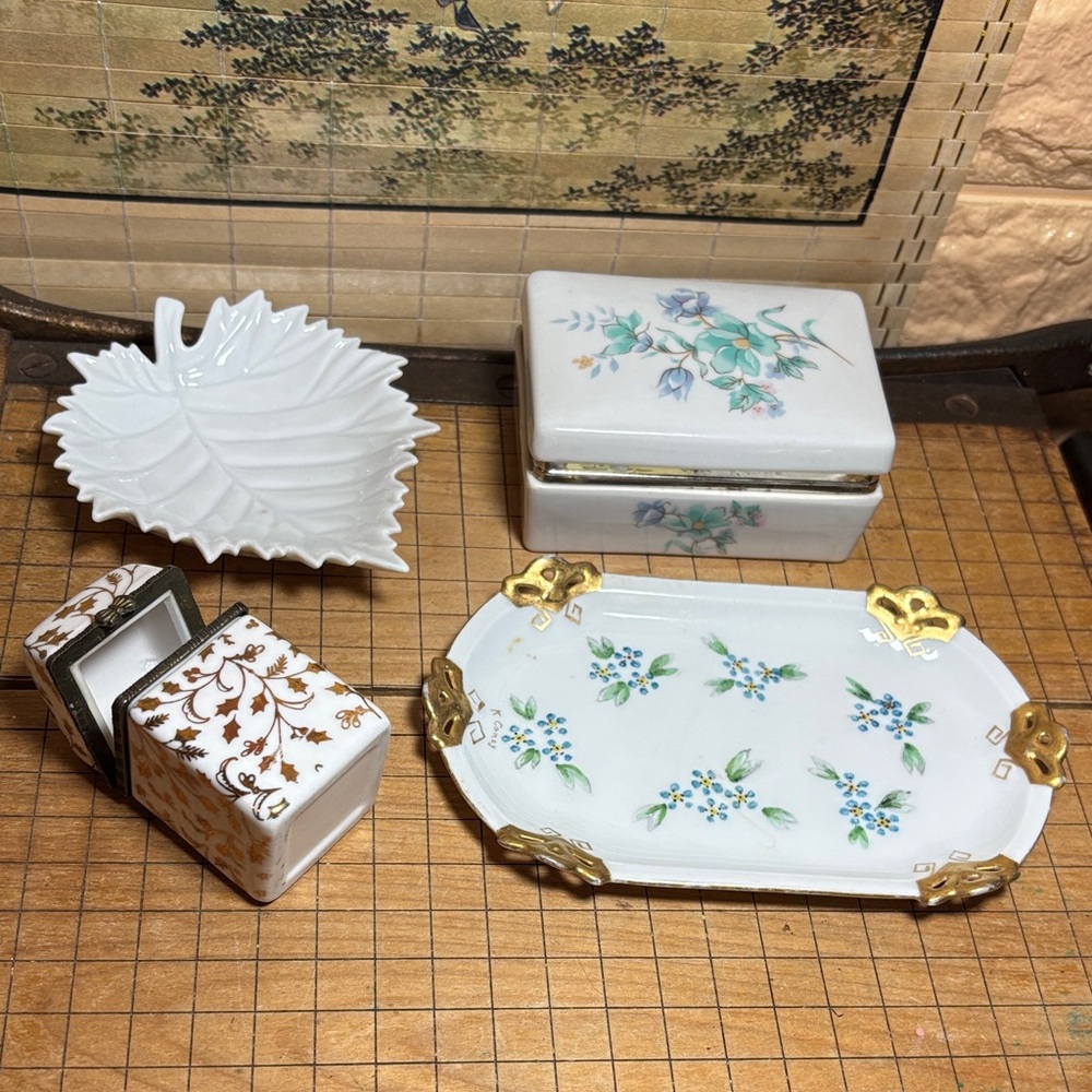 4 Pc Ceramics Floral Trinket Dish, Jewelry Box, Gold Leaves Box, Leaf Shape